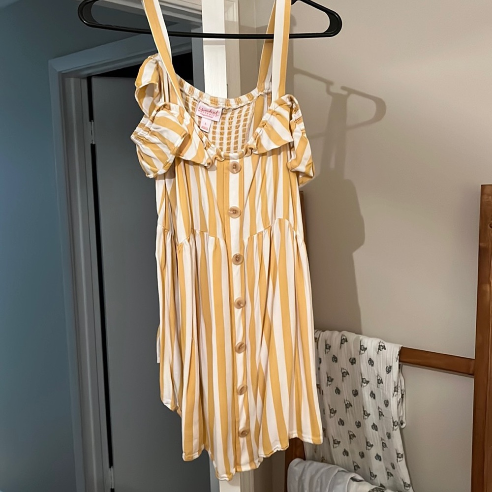 Cold shoulder target maternity blouse